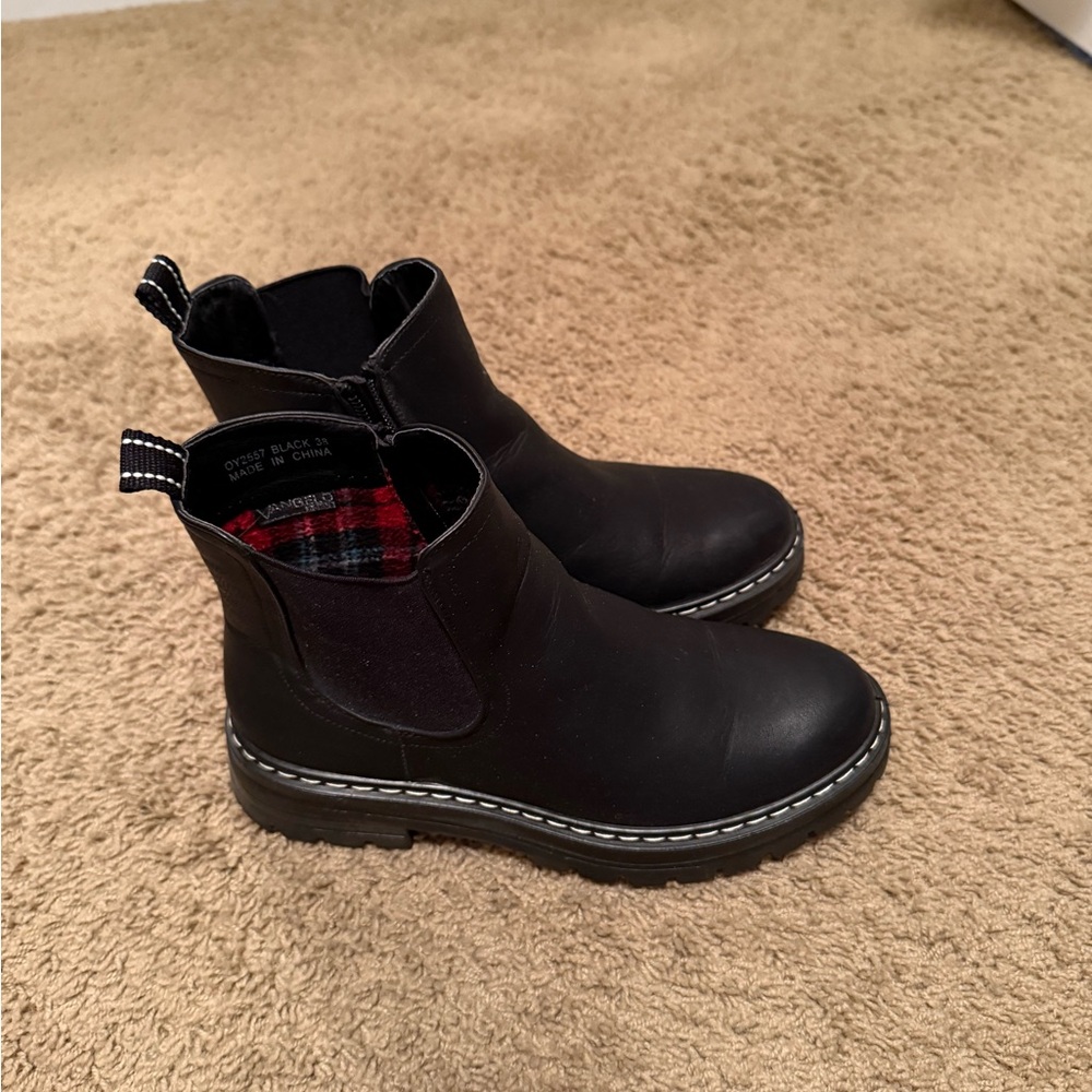 Women’s black boots size 38
